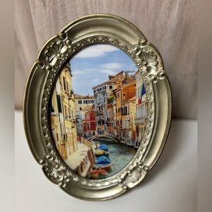 Decorum Ornate Vintage-Inspired Heirloom Champagne Oval Picture Frame 5 x 7